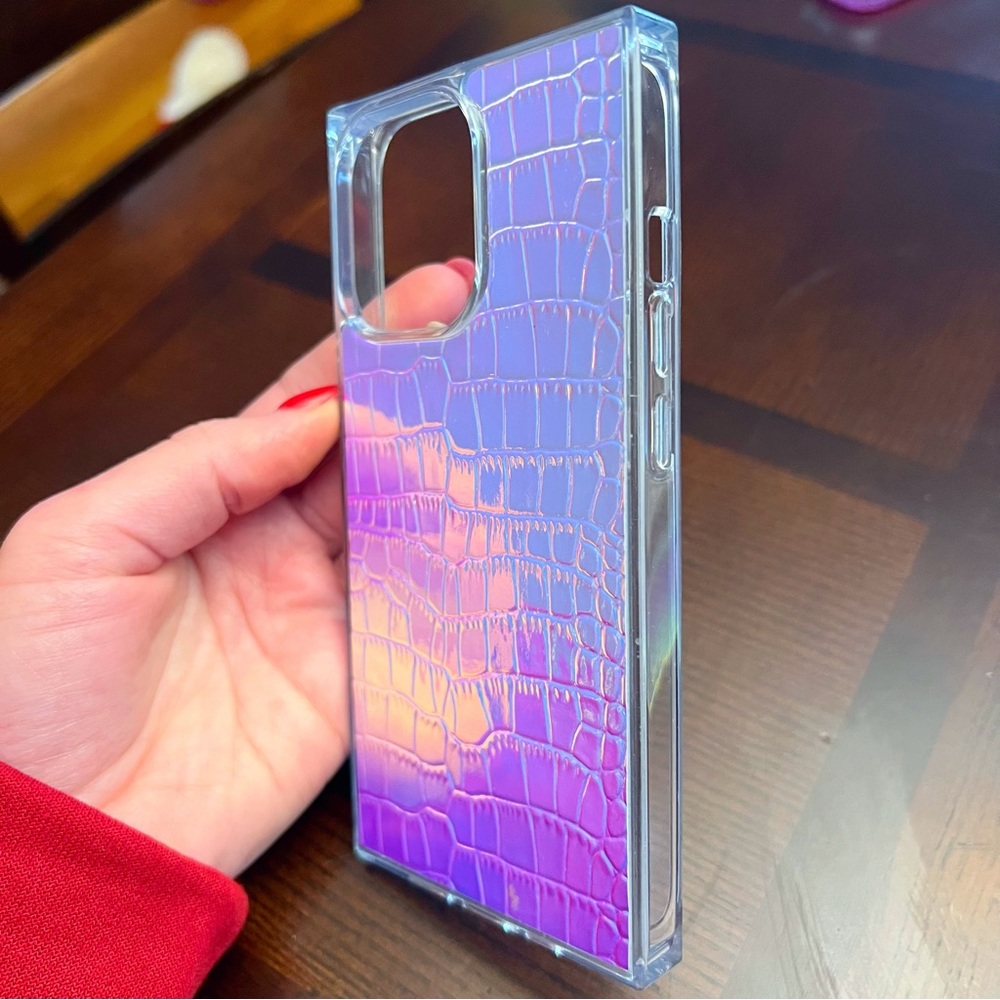 flaunt iridescent crocodile case